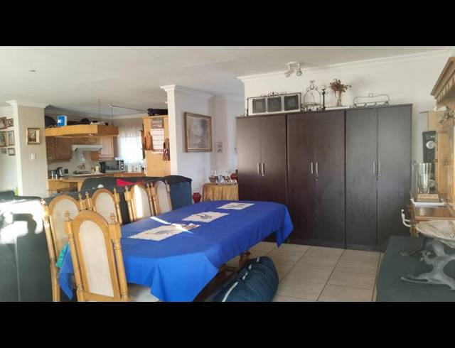 3 BEDROOM TOWNHOUSE FOR SALE IN VANDERBIJLPARK SE 2
